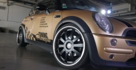 Mini Cooper mit Jack Line Felgen, Fahrwerk und Folierung